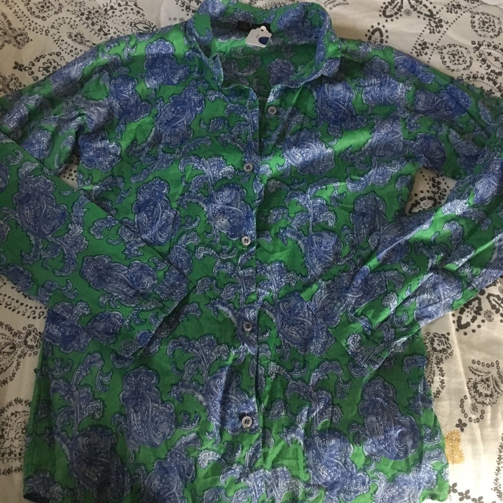 💕Fun woman’s button down